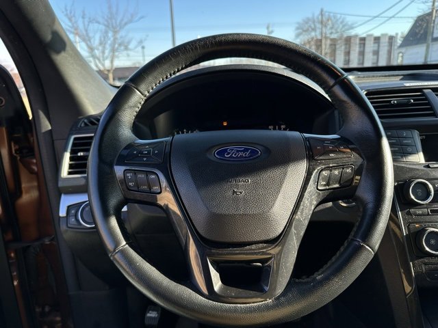 Used 2017 Ford Explorer XLT image 30