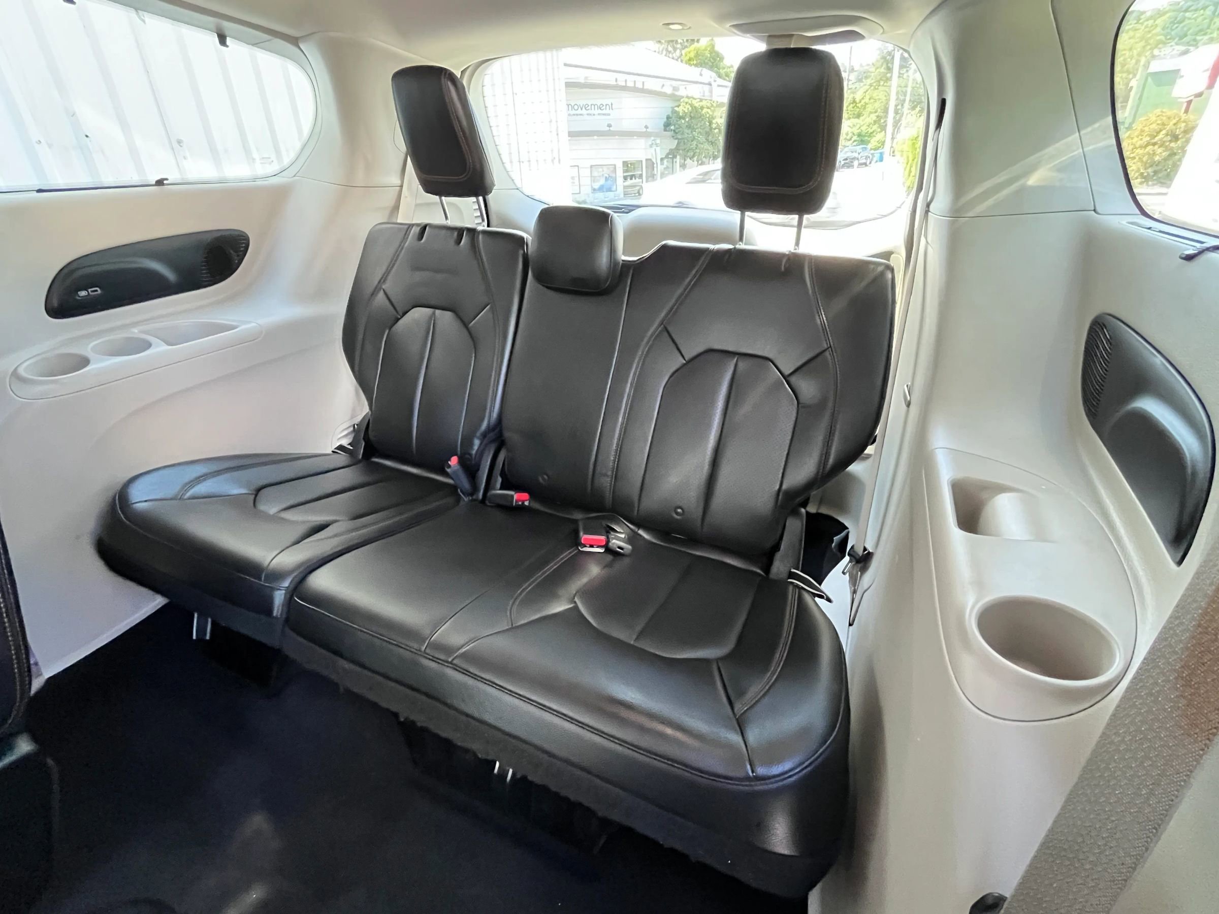 Used 2017 Chrysler Pacifica Touring-L Plus w/ Tire & Wheel Group FWD image 16