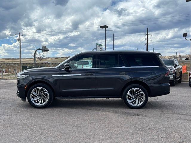 Used 2025 Lincoln Navigator Reserve image 2