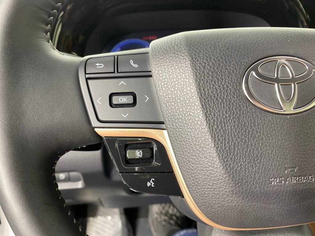 Used 2025 Toyota Crown Signia Limited w/ Advanced Technology Package image 14