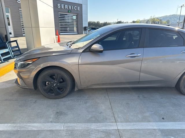 Used 2023 Hyundai Elantra Blue FWD image 4