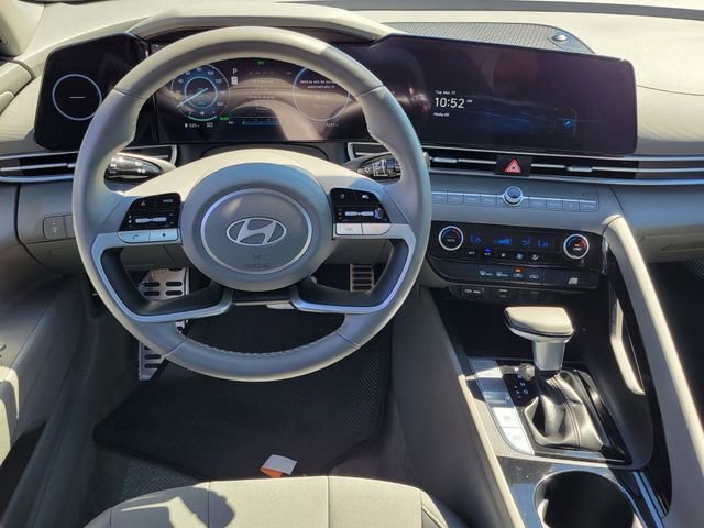 Certified 2025 Hyundai Elantra SEL image 4
