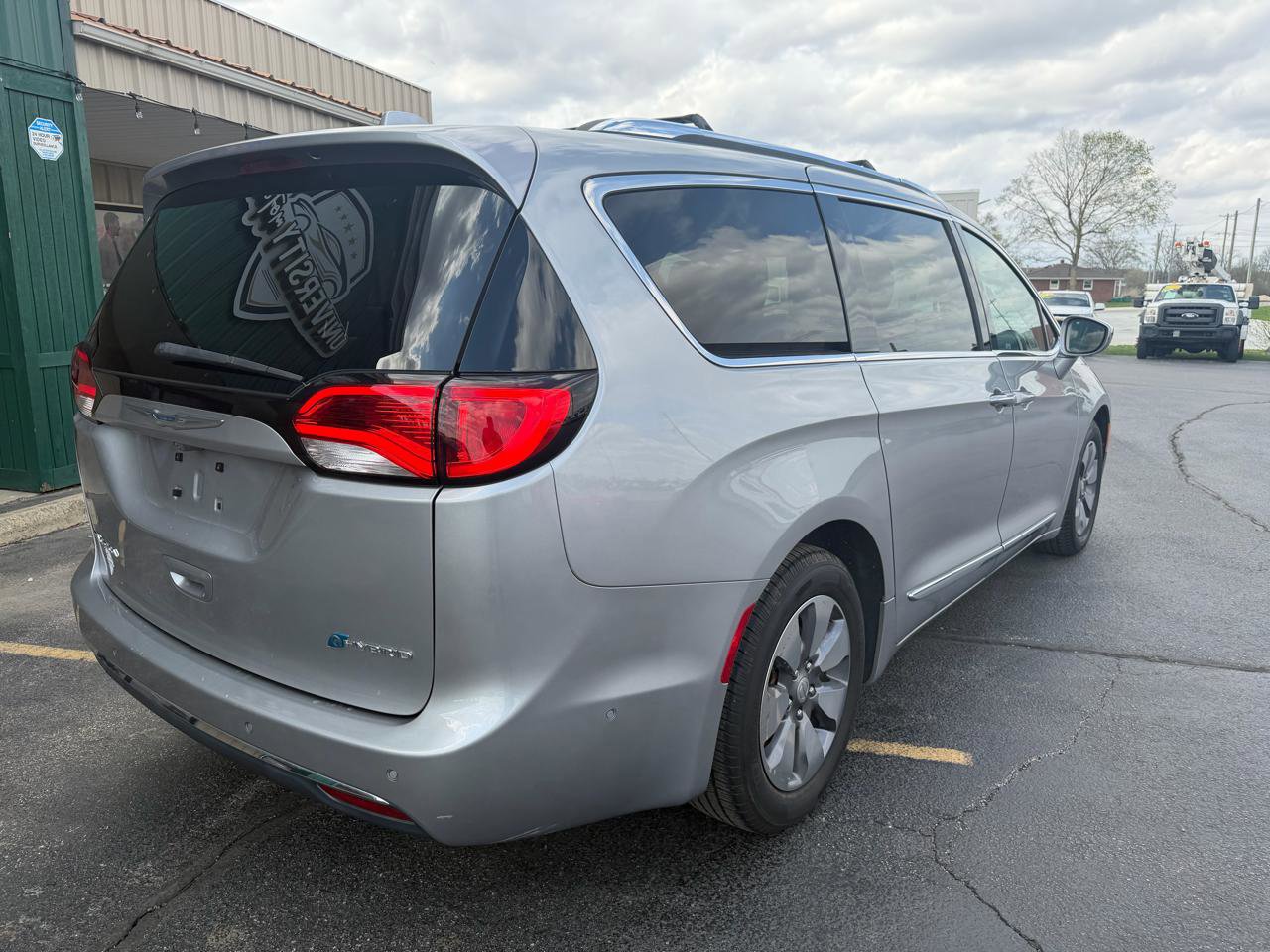 Used 2017 Chrysler Pacifica Platinum image 3