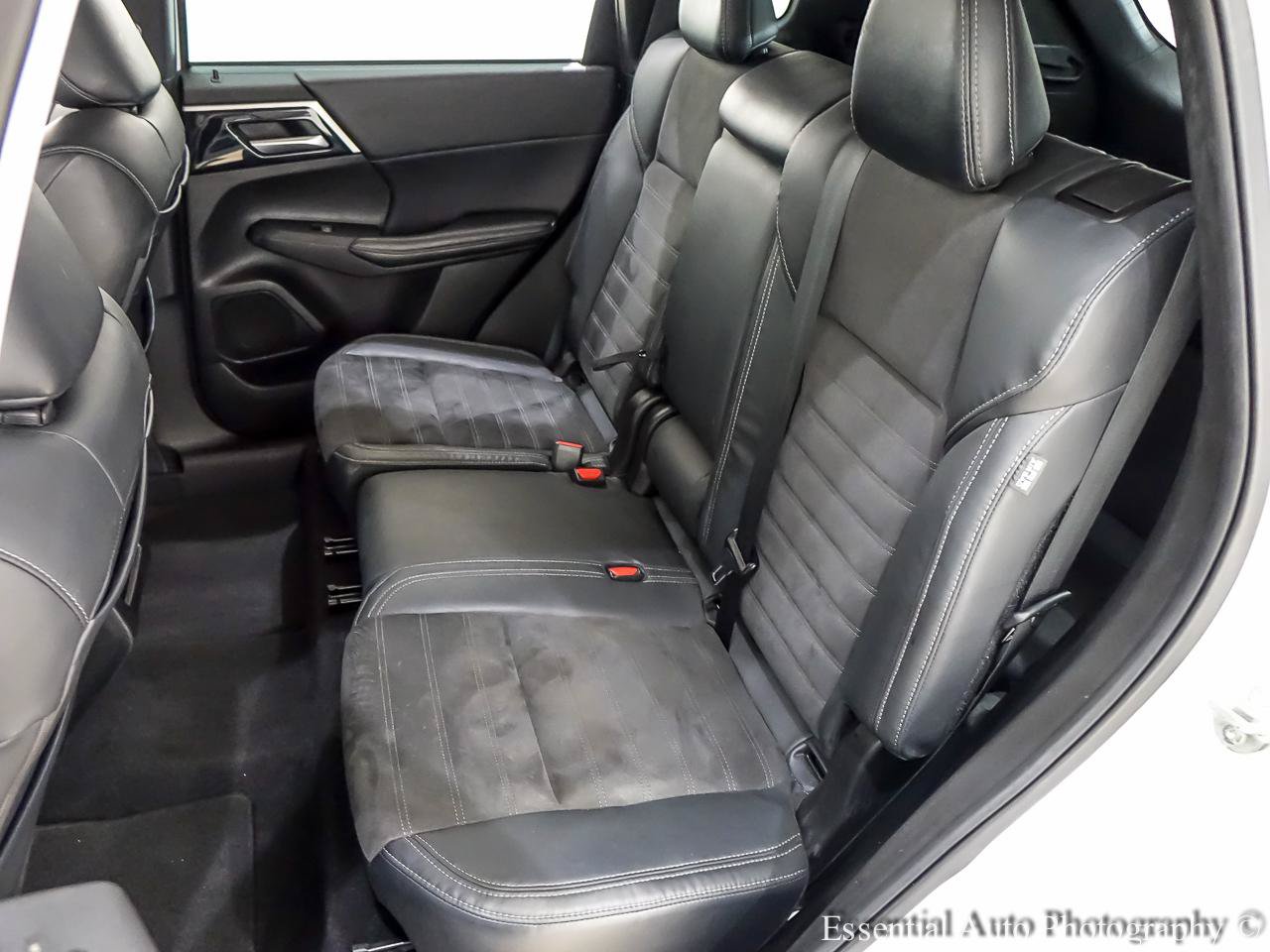 Used 2023 Mitsubishi Outlander SE FWD image 16