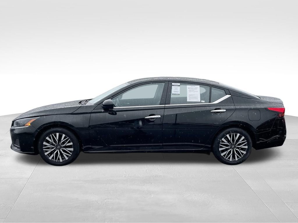 Used 2025 Nissan Altima 2.5 SV FWD image 6