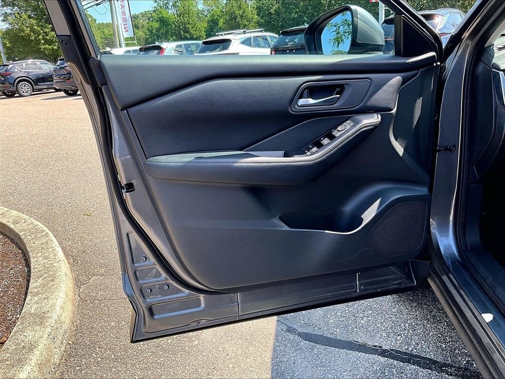 Certified 2026 Nissan Rogue SV AWD/4WD image 9
