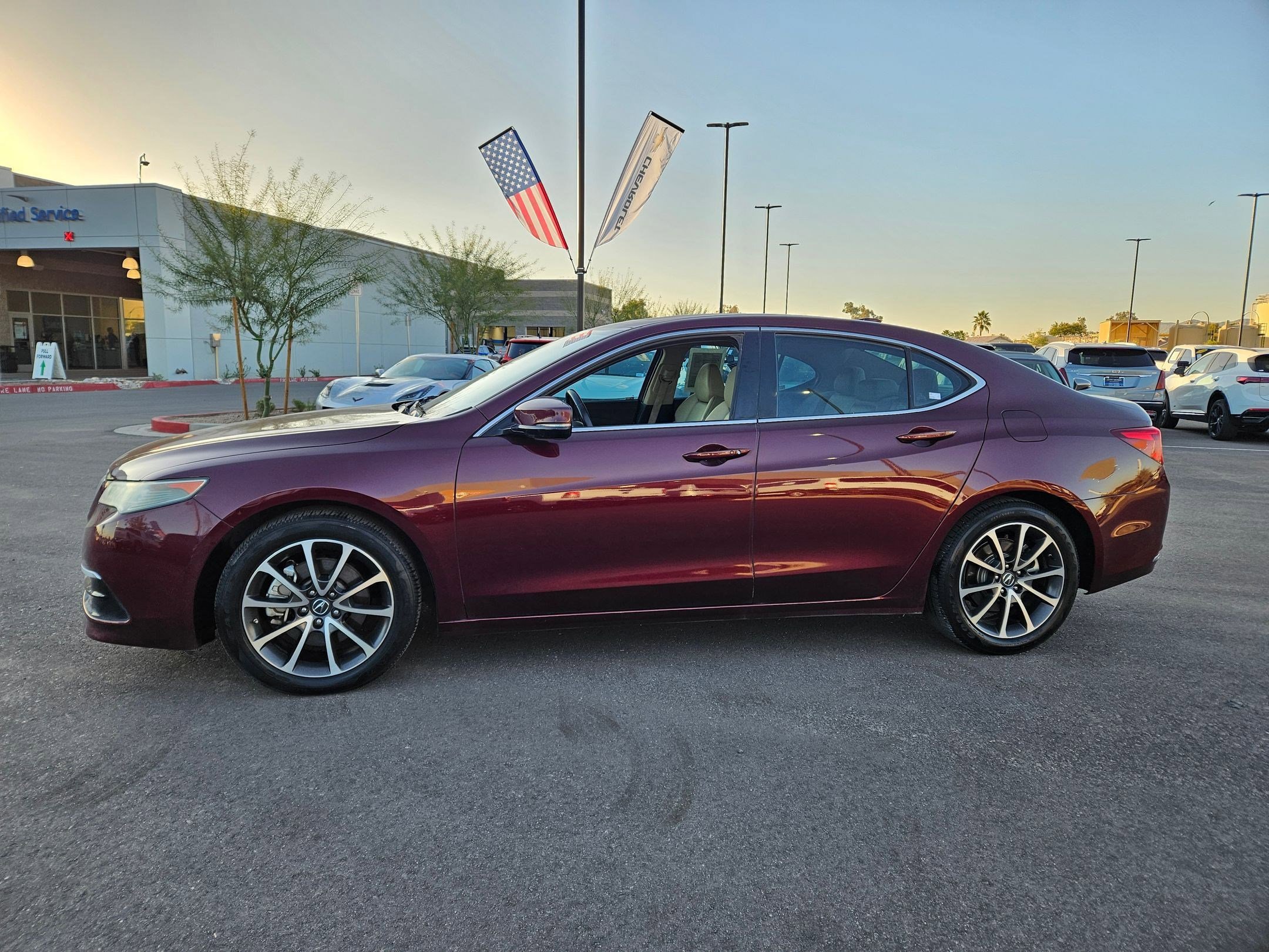 Used 2016 Acura TLX V6 image 2