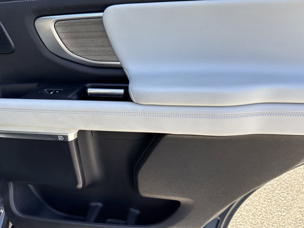 Used 2025 Ford Expedition Platinum w/ Driver's Package image 16