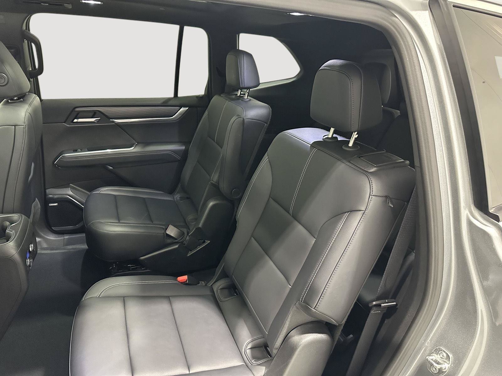 Used 2025 GMC Acadia Elevation w/ Elevation Premium Package AWD/4WD image 25