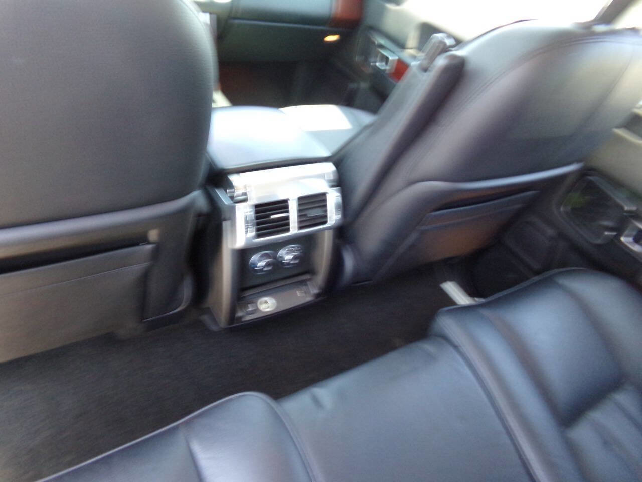 Used 2012 Land Rover Range Rover HSE image 11