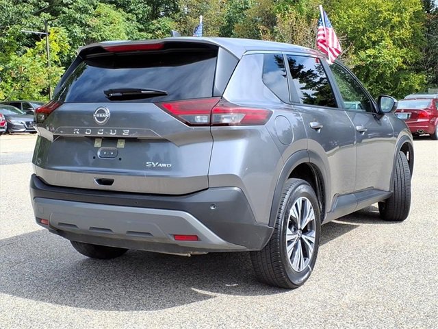 Used 2023 Nissan Rogue SV image 3