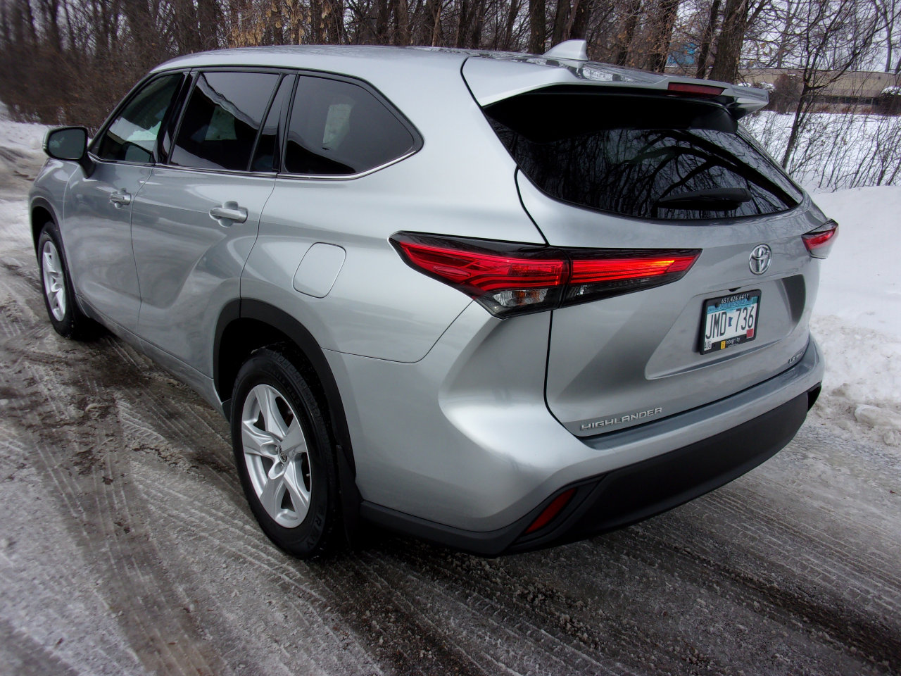 Used 2020 Toyota Highlander LE image 3