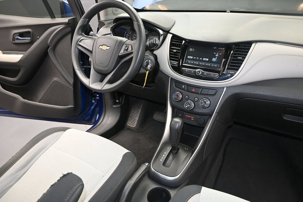 Used 2017 Chevrolet Trax LS FWD image 29