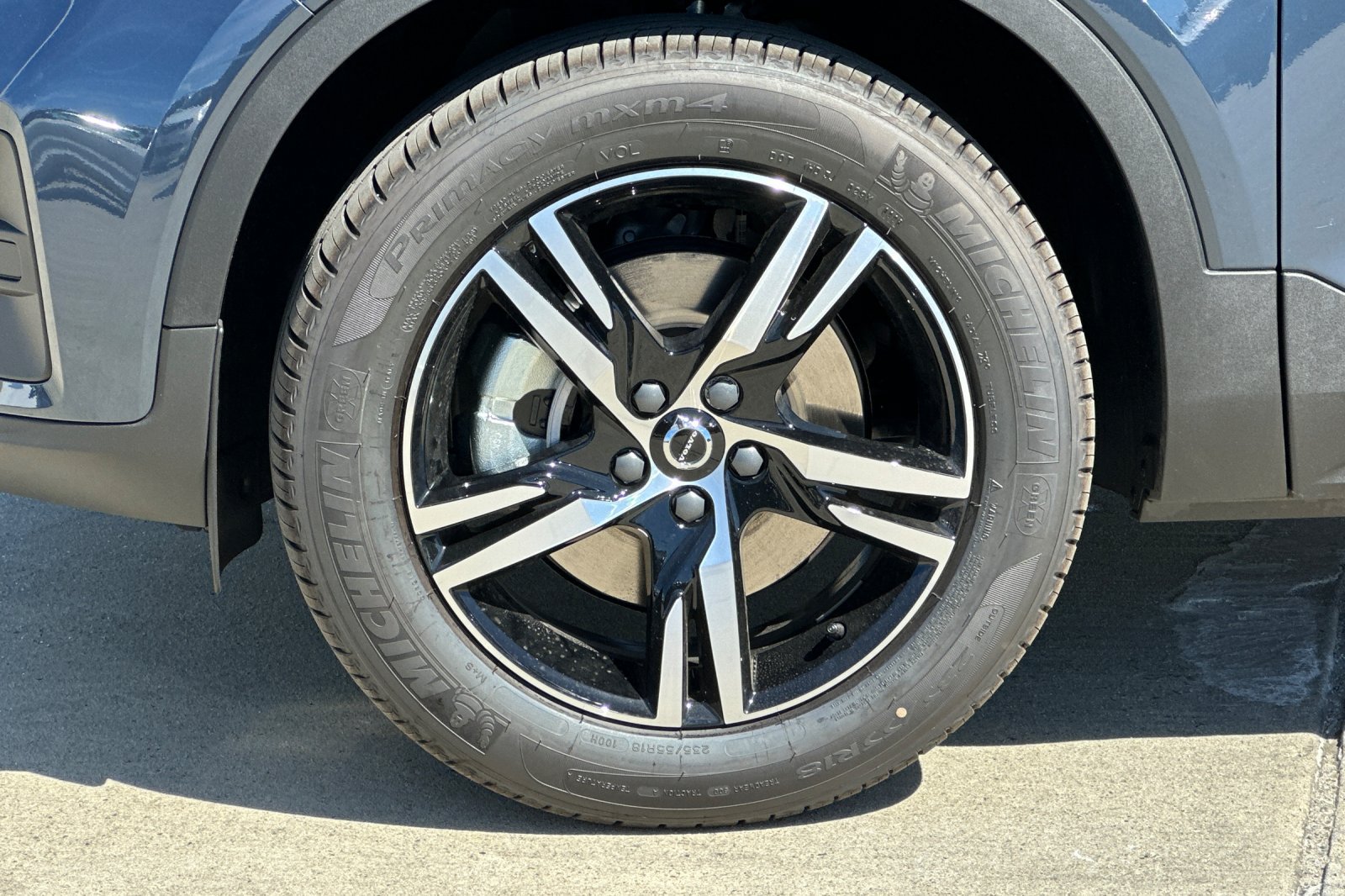 New 2026 Volvo XC40 B5 Core w/ Protection Package Premier AWD/4WD image 23