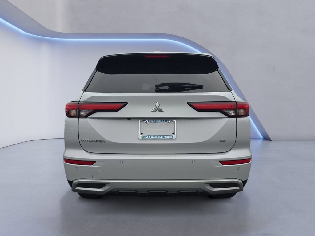 Used 2024 Mitsubishi Outlander SE image 4