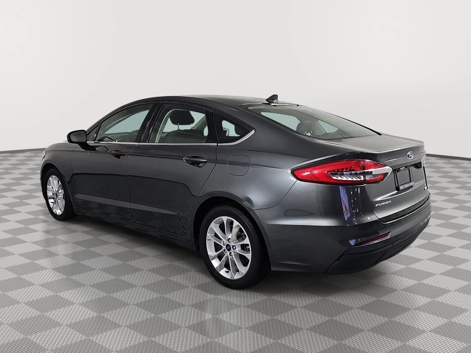 Used 2019 Ford Fusion SE FWD image 6