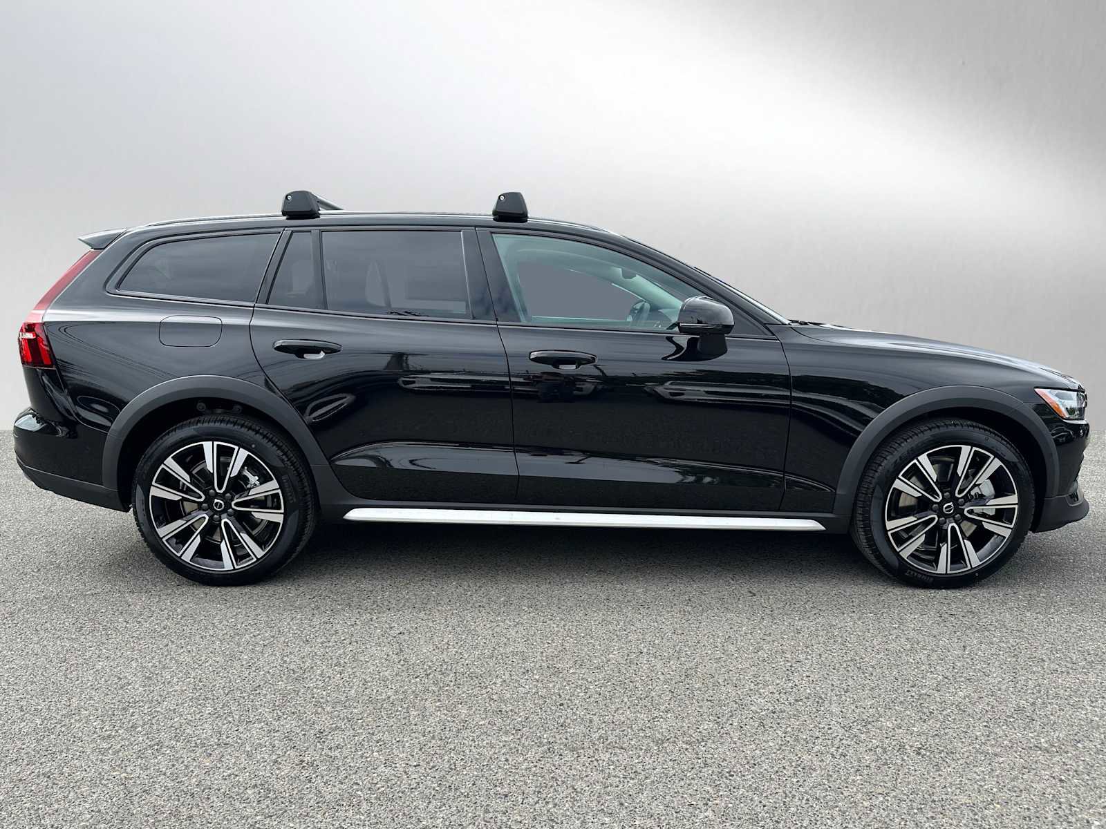 New 2026 Volvo V60 B5 Cross Country Ultra w/ Climate Package image 2
