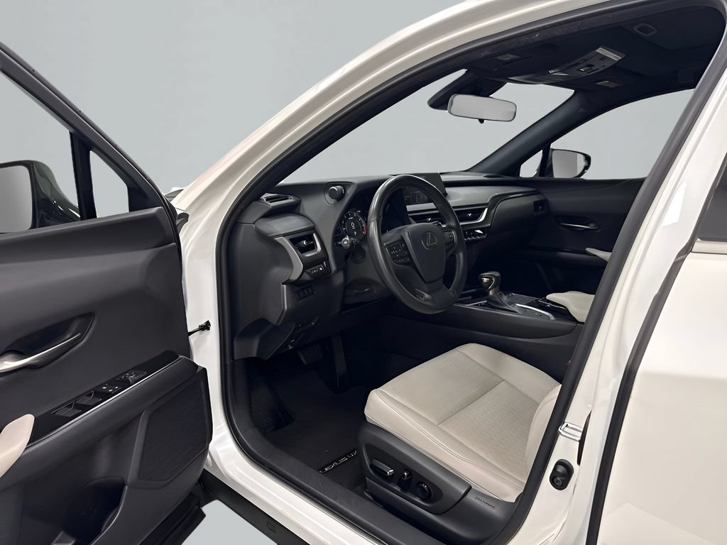 Used 2021 Lexus UX 200 w/ Accessory Package (Z1) FWD image 10