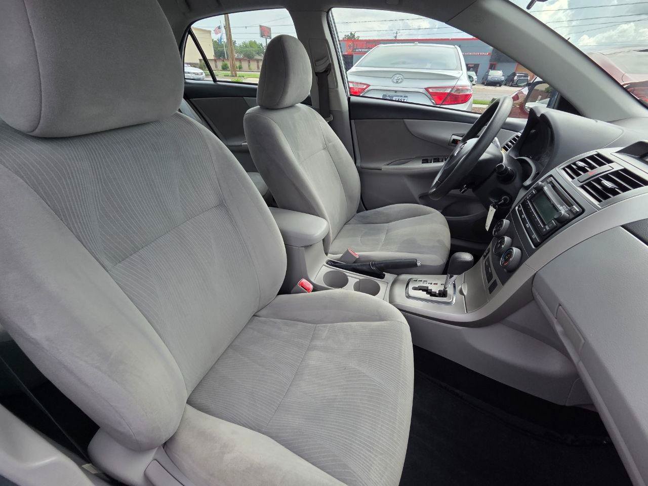 Used 2012 Toyota Corolla LE FWD image 19