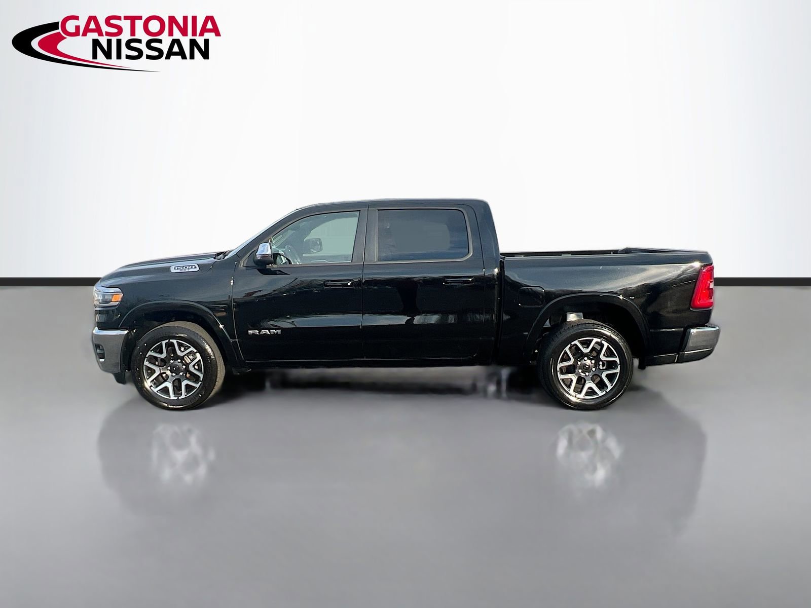 Used 2025 RAM 1500 Laramie image 5
