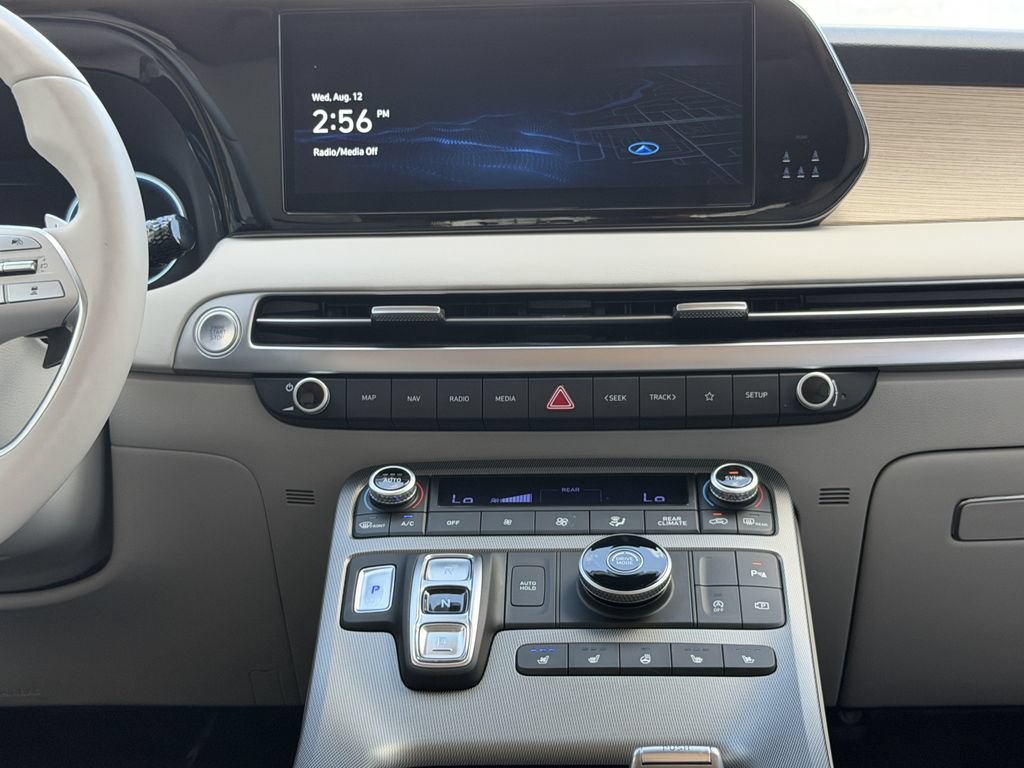 Used 2023 Hyundai Palisade Limited FWD image 16