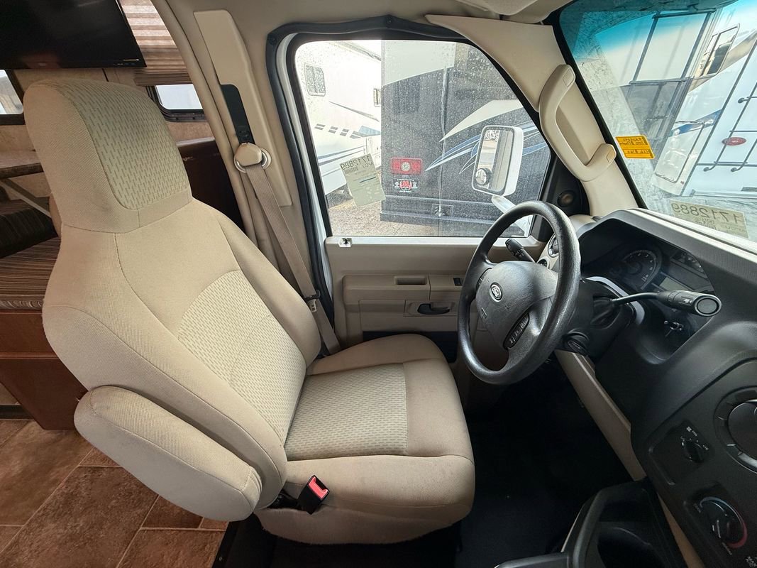 Used 2015 Ford E-450 and Econoline 450 Super Duty w/ Motorhome Prep Package image 14