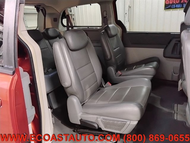 Used 2008 Dodge Grand Caravan SXT w/ Entertainment Group 2 FWD image 16