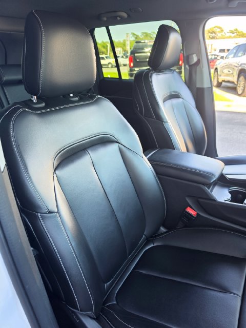 Used 2024 Jeep Grand Cherokee Limited w/ Black Appearance Package AWD/4WD image 24