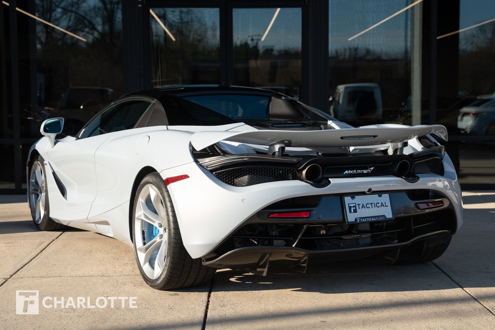 Used 2020 McLaren 720S Spider image 12