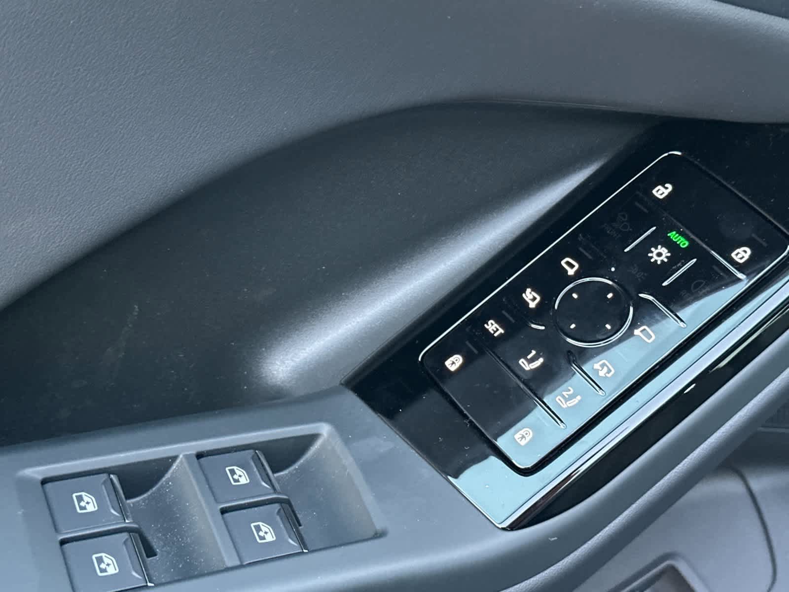 New 2025 Audi Q6 e-tron Premium AWD/4WD image 13