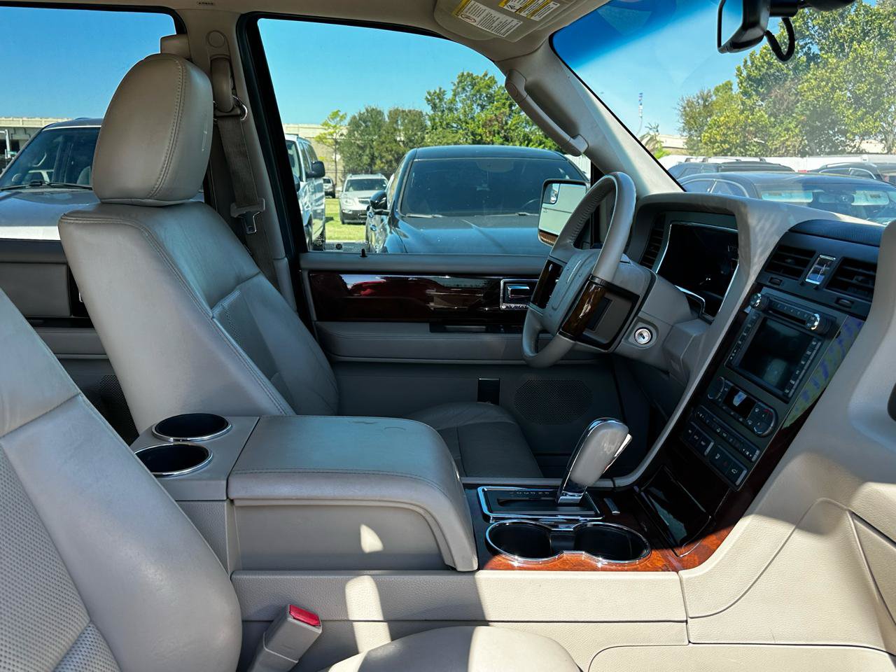 Used 2012 Lincoln Navigator 2WD image 28