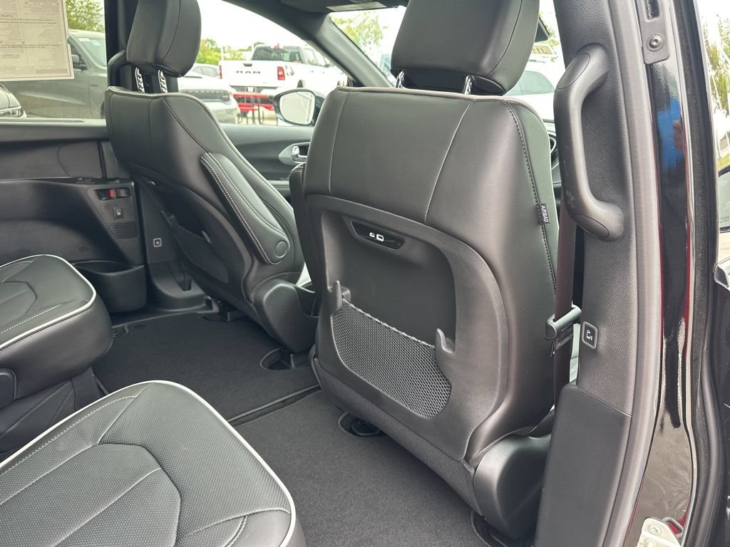New 2026 Chrysler Pacifica Limited w/ S Appearance Package FWD image 48