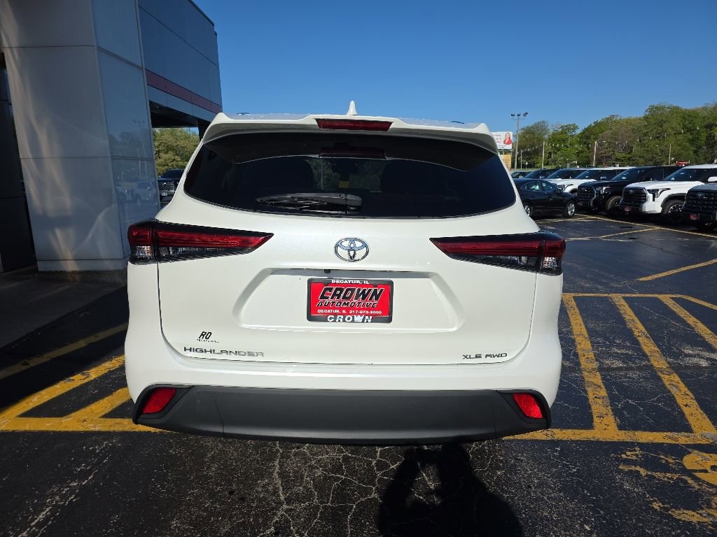 Used 2020 Toyota Highlander XLE AWD/4WD image 4