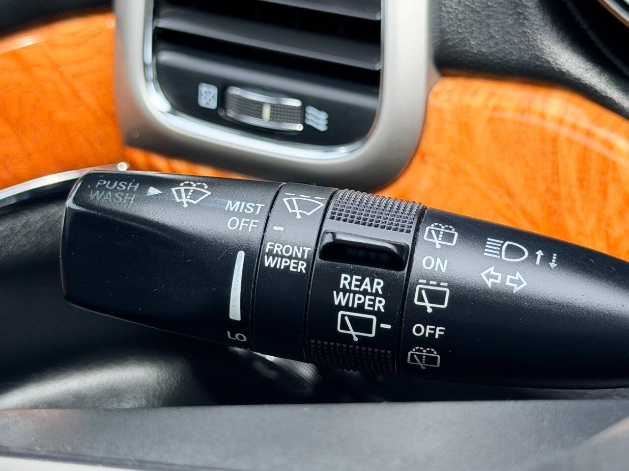 Used 2012 Jeep Grand Cherokee Overland AWD/4WD image 33