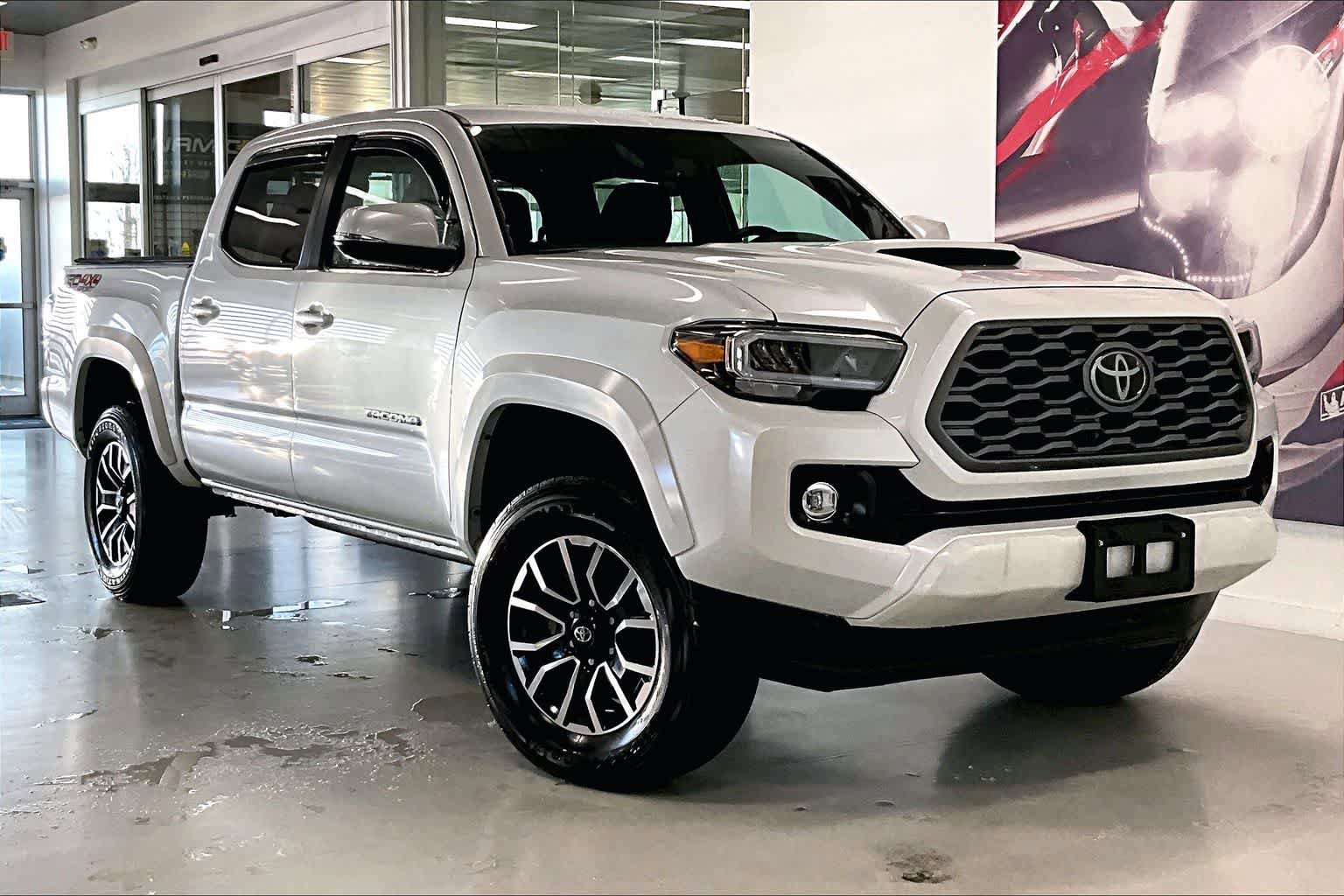 Used 2023 Toyota Tacoma TRD Sport w/ Technology Package image 19