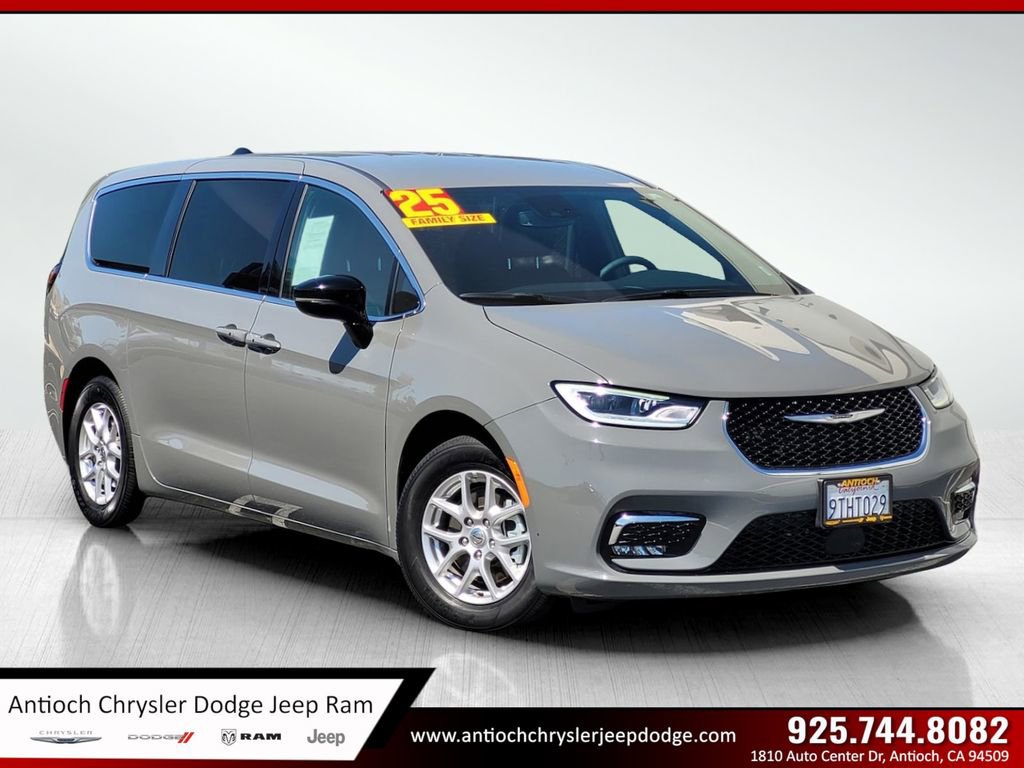 Certified 2025 Chrysler Pacifica Select