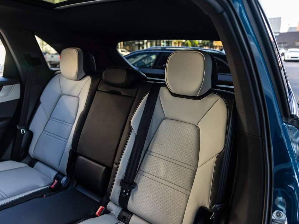 Certified 2026 Porsche Cayenne AWD/4WD image 18