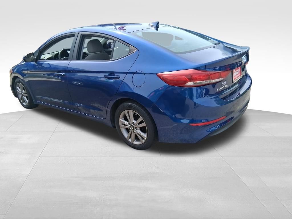 Used 2017 Hyundai Elantra SE image 2