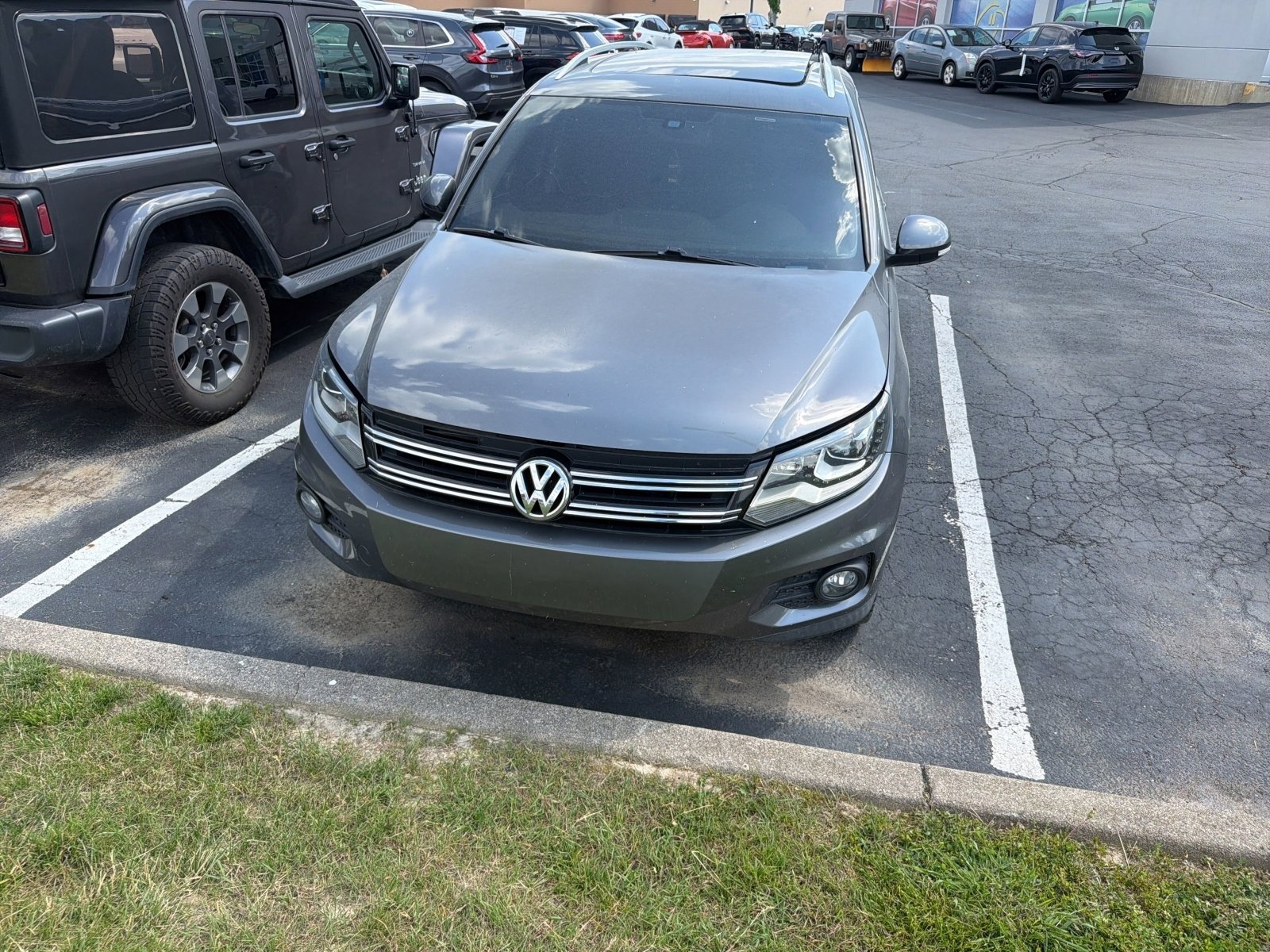 Used 2016 Volkswagen Tiguan SE FWD image 3