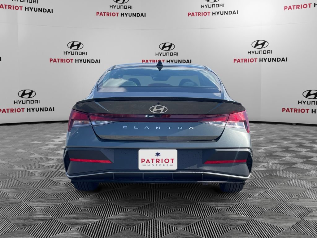 Used 2026 Hyundai Elantra Sport FWD image 4