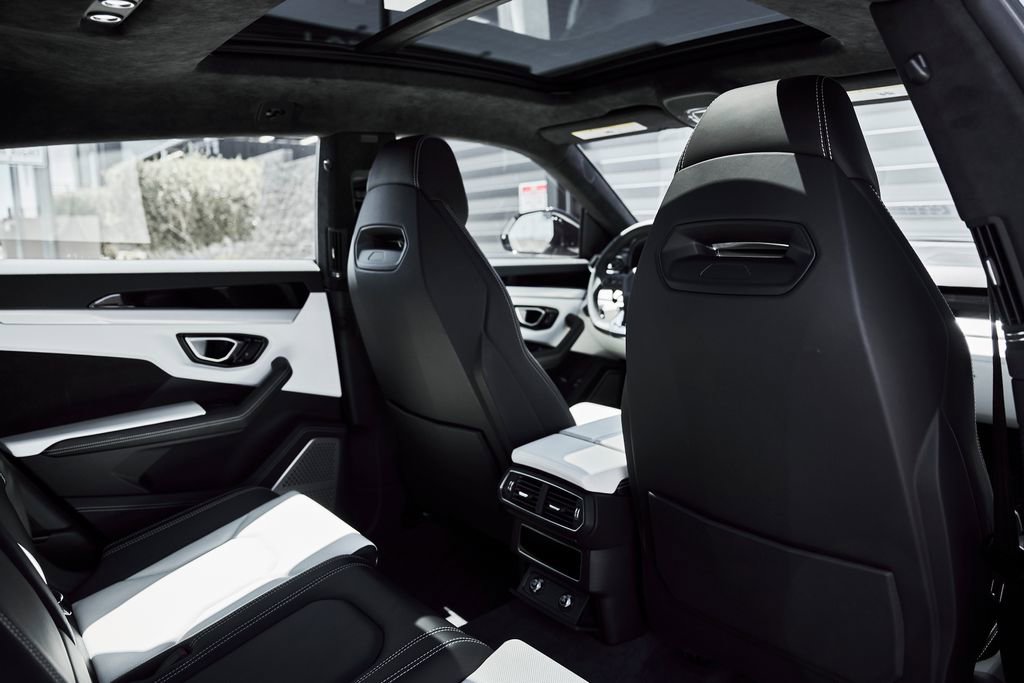 Used 2019 Lamborghini Urus AWD/4WD image 43