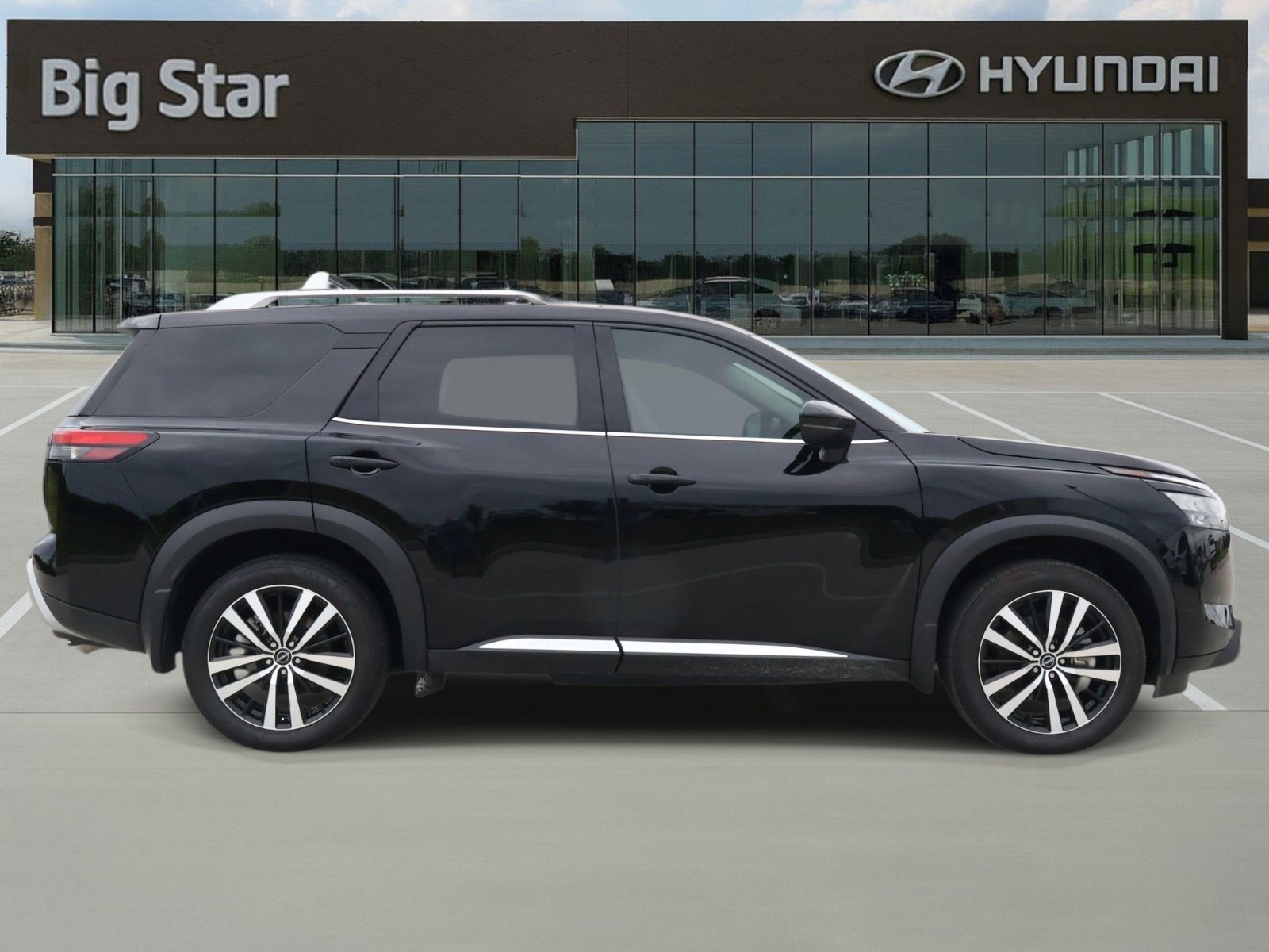 Used 2025 Nissan Pathfinder Platinum w/ Cargo Package FWD image 5