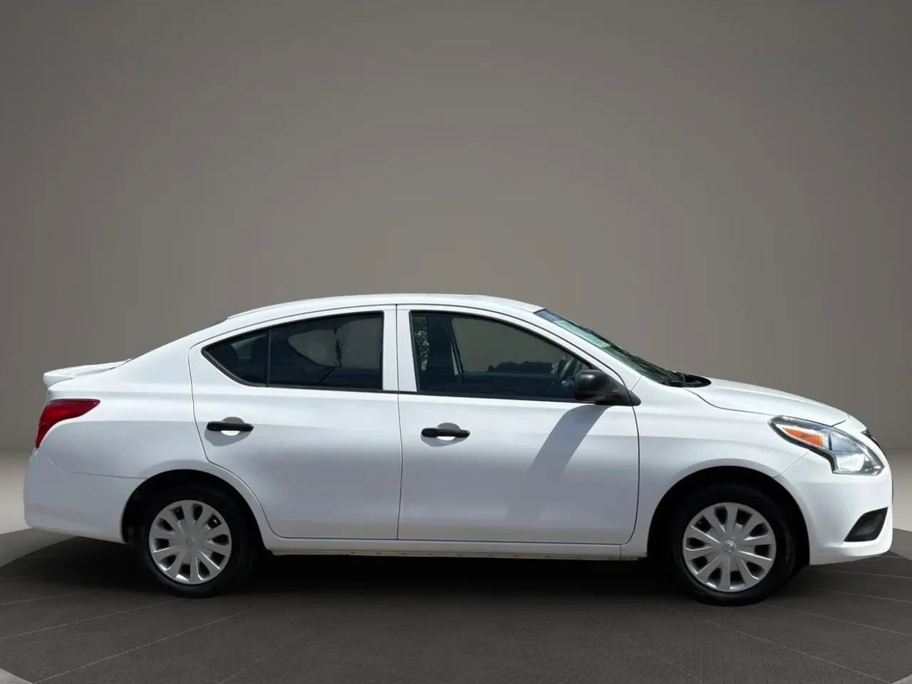 Used 2015 Nissan Versa S Plus FWD image 5
