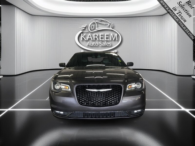 Used 2018 Chrysler 300 S RWD image 2