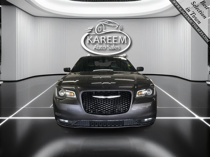 Used 2018 Chrysler 300 S RWD image 2