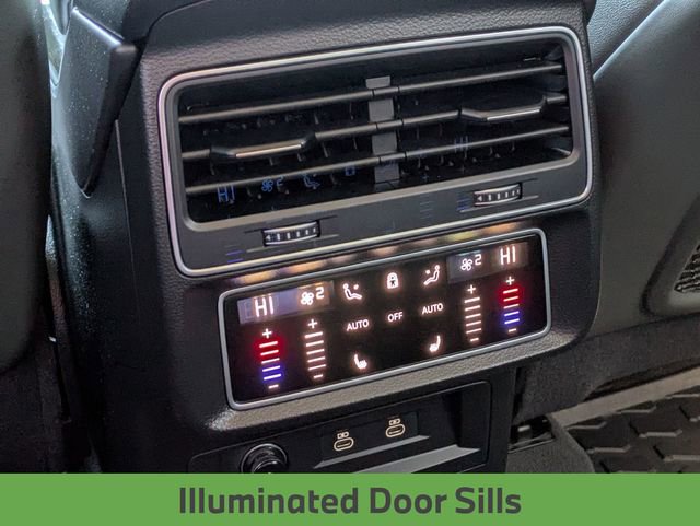 Used 2024 Audi Q8 Premium Plus image 31