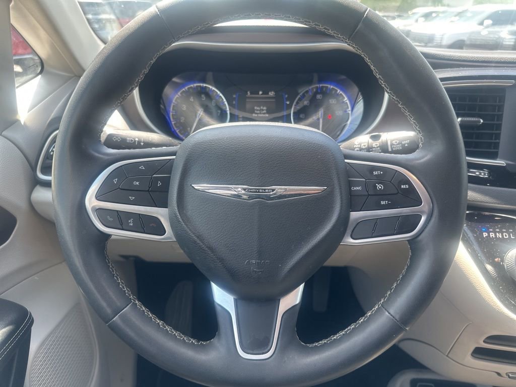 Used 2022 Chrysler Voyager LX image 27