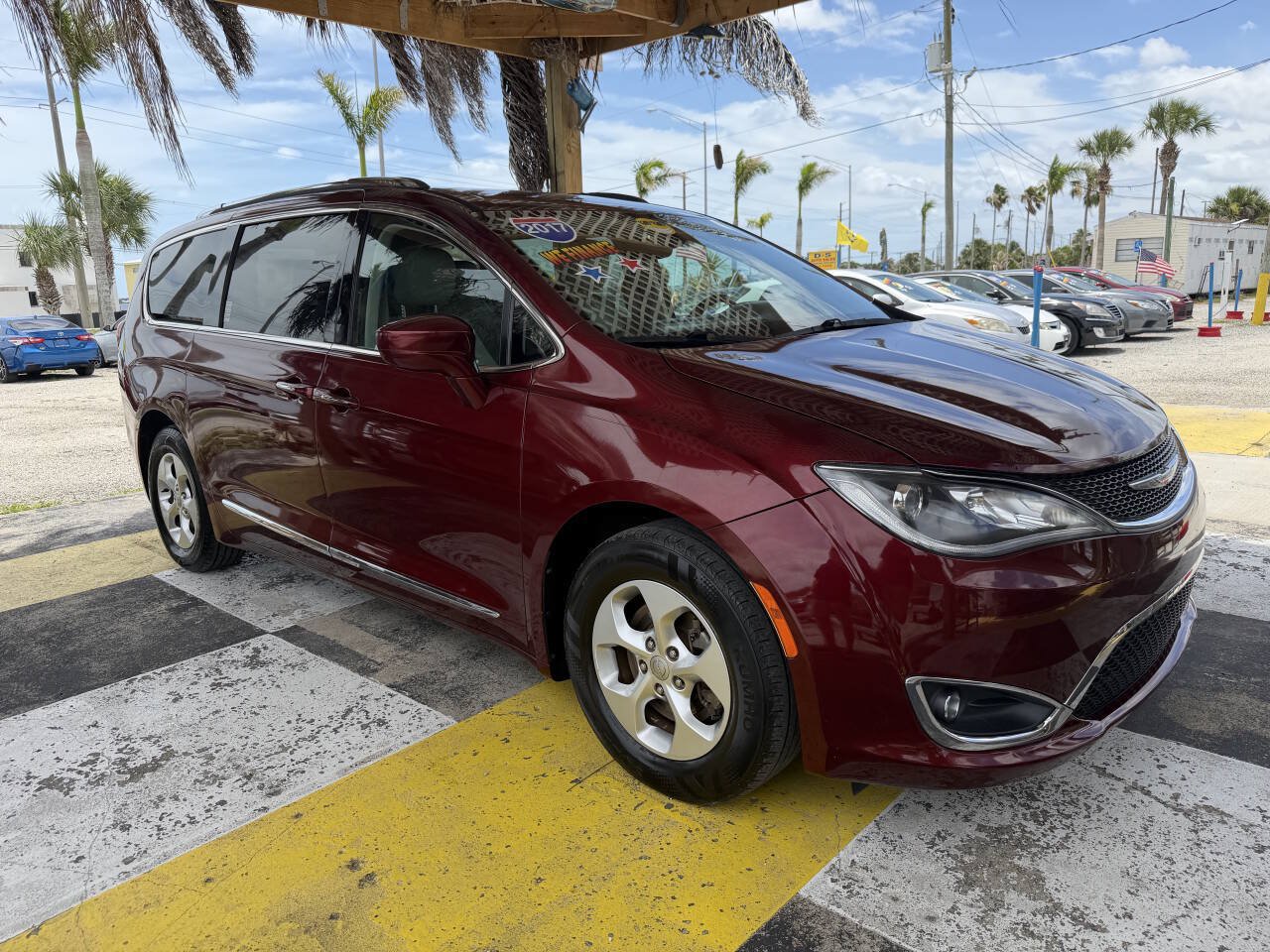 Used 2017 Chrysler Pacifica Touring-L Plus FWD image 3