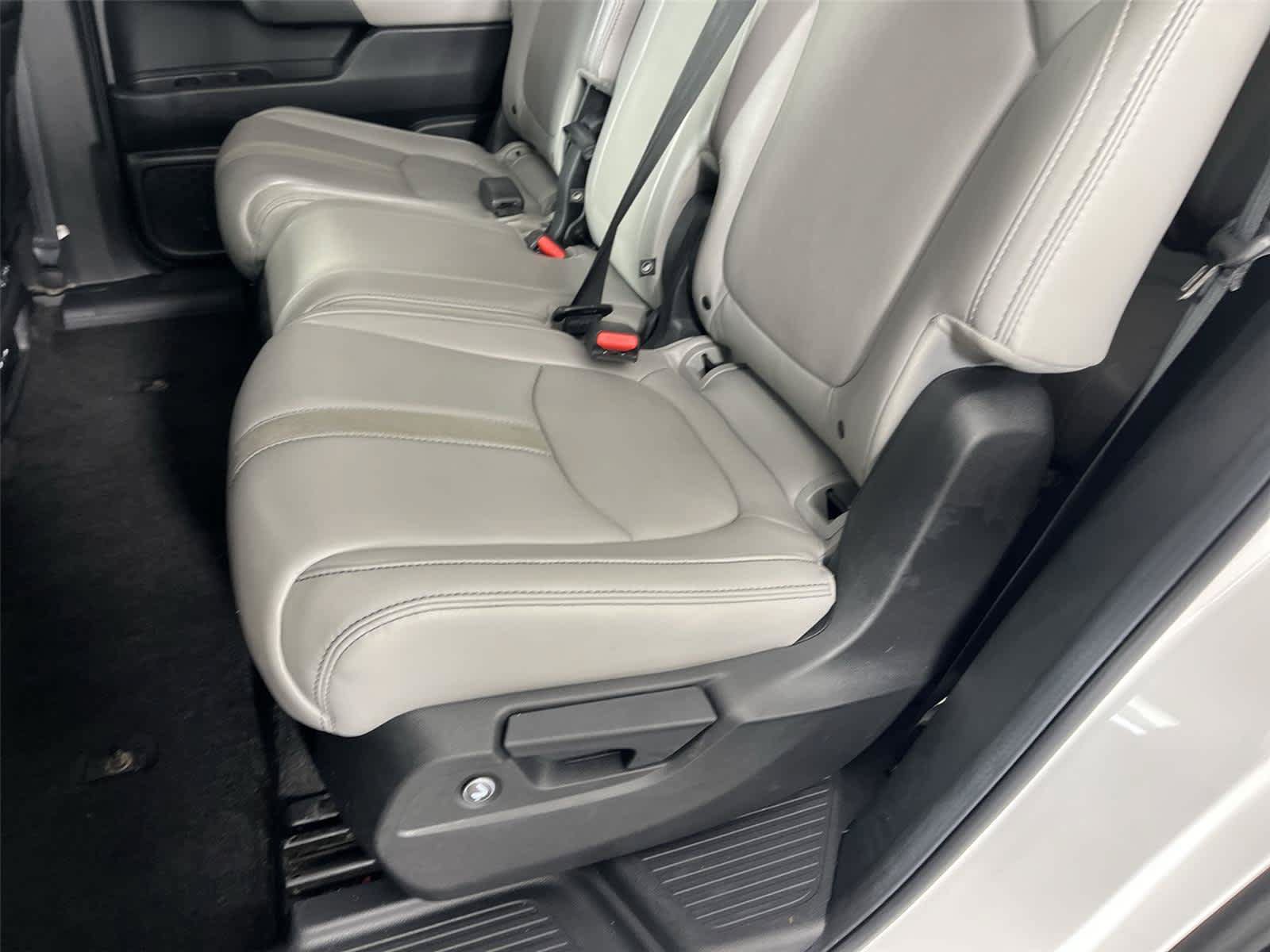 Used 2025 Honda Pilot EX-L image 16