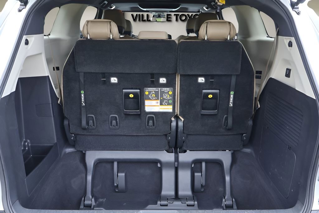 Certified 2022 Toyota Sienna Limited image 17